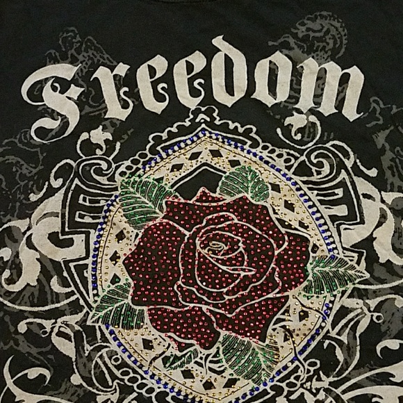 Buckle Graphic Tee w/ Rhinestone Rose Short Sleev - Picture 4 of 5